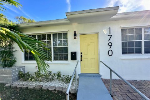 Immobilier commercial à vendre à North Miami Beach, Floride: 139.35 m2 № 1940399 - photo 2