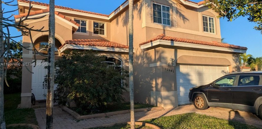 Дом в Мирамар, Флорида 4 спальни, 231.98м2 № 1995906