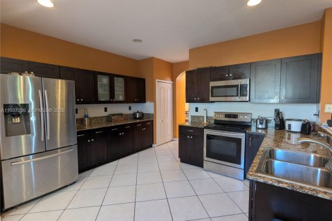 Купить виллу или дом в Мирамар, Флорида 4 спальни, 231.98м2, № 1995906 - фото 2