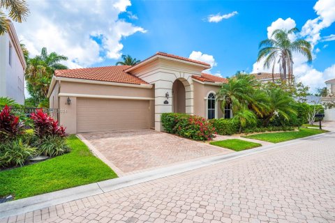 House in Boca Raton, Florida 3 bedrooms, 197.6 sq.m. № 1693646 - photo 1