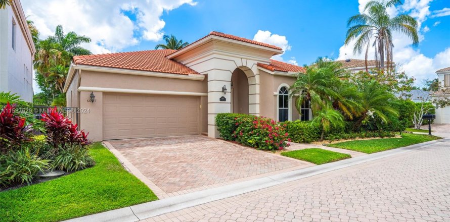 House in Boca Raton, Florida 3 bedrooms, 197.6 sq.m. № 1693646