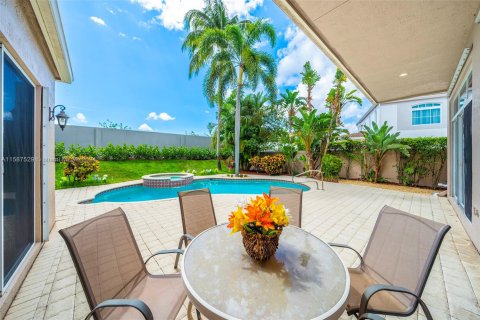 House in Boca Raton, Florida 3 bedrooms, 197.6 sq.m. № 1693646 - photo 23