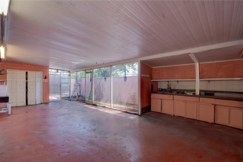 House in Hialeah, Florida 4 bedrooms, 160.81 sq.m. № 2005332 - photo 24