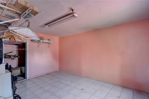 House in Hialeah, Florida 4 bedrooms, 160.81 sq.m. № 2005332 - photo 27