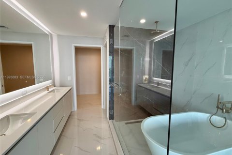 Condo in Miami, Florida, 3 bedrooms  № 1992735 - photo 3