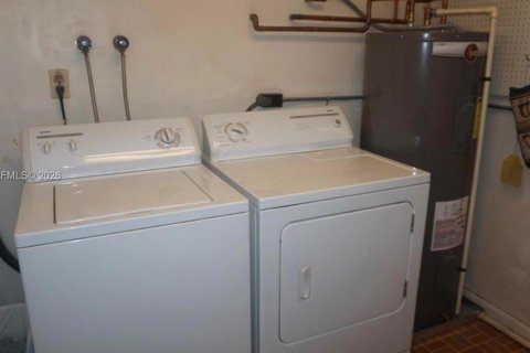 Villa ou maison à vendre à Palm Springs, Floride: 4 chambres, 146.04 m2 № 2055769 - photo 16