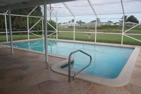 House in Palm Springs, Florida 4 bedrooms, 146.04 sq.m. № 2055769