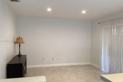 House in Miami, Florida 3 bedrooms, 141.58 sq.m. № 1897693 - photo 10