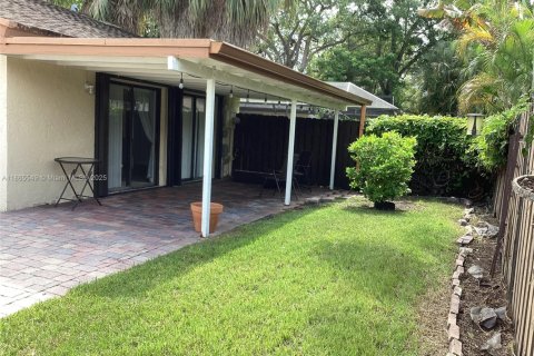 House in Miami, Florida 3 bedrooms, 141.58 sq.m. № 1897693 - photo 28