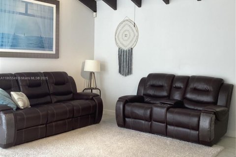 House in Miami, Florida 3 bedrooms, 141.58 sq.m. № 1897693 - photo 5