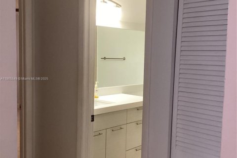 House in Miami, Florida 3 bedrooms, 141.58 sq.m. № 1897693 - photo 19