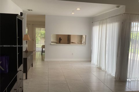 House in Miami, Florida 3 bedrooms, 141.58 sq.m. № 1897693 - photo 7