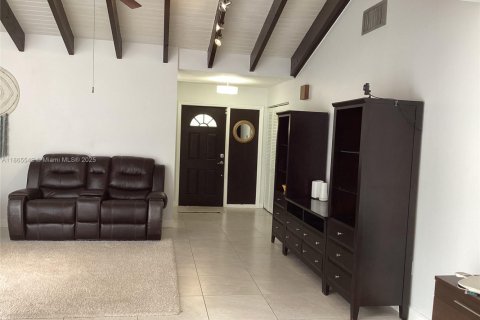 House in Miami, Florida 3 bedrooms, 141.58 sq.m. № 1897693 - photo 6