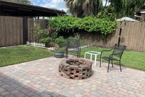 House in Miami, Florida 3 bedrooms, 141.58 sq.m. № 1897693 - photo 29