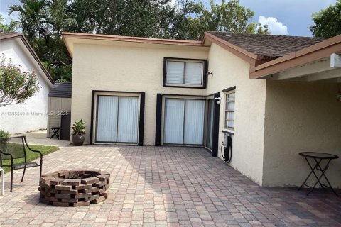 House in Miami, Florida 3 bedrooms, 141.58 sq.m. № 1897693 - photo 30
