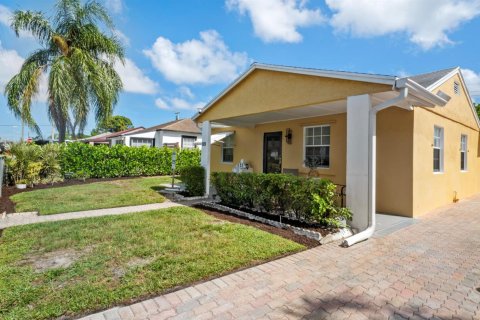Villa ou maison à vendre à Riviera Beach, Floride: 3 chambres, 136.57 m2 № 2342908 - photo 3