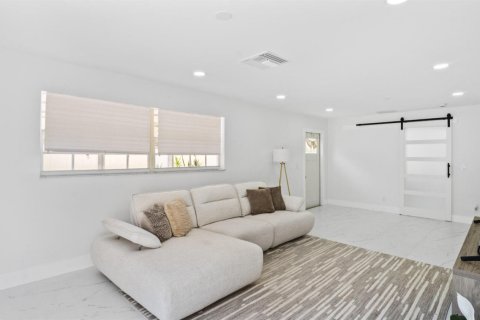 Villa ou maison à vendre à Riviera Beach, Floride: 3 chambres, 136.57 m2 № 2342908 - photo 6