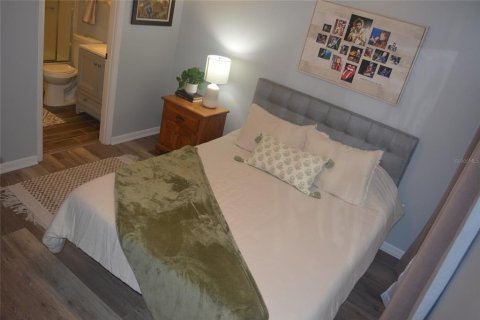 Condo in Sarasota, Florida, 2 bedrooms  № 1736484 - photo 11