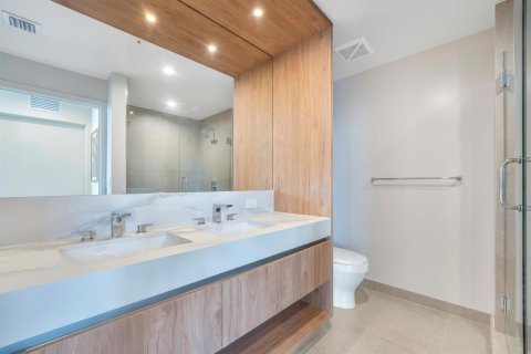 Condo in Miami, Florida, 2 bedrooms  № 2087524 - photo 11