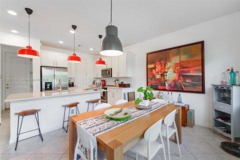 Adosado en alquiler en Hollywood, Florida, 3 dormitorios, 164.34 m2 № 1943647 - foto 4