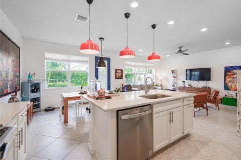 Adosado en alquiler en Hollywood, Florida, 3 dormitorios, 164.34 m2 № 1943647 - foto 13