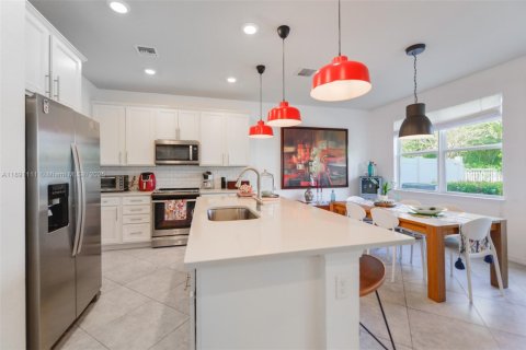 Adosado en alquiler en Hollywood, Florida, 3 dormitorios, 164.34 m2 № 1943647 - foto 7