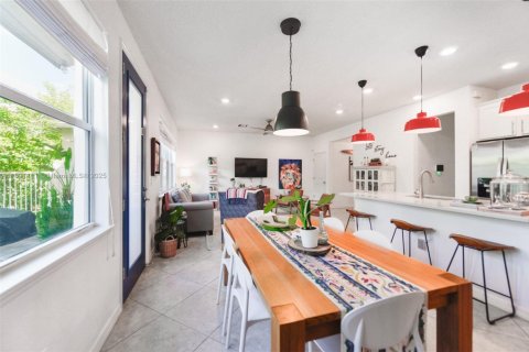 Adosado en alquiler en Hollywood, Florida, 3 dormitorios, 164.34 m2 № 1943647 - foto 8