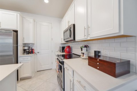 Adosado en alquiler en Hollywood, Florida, 3 dormitorios, 164.34 m2 № 1943647 - foto 12