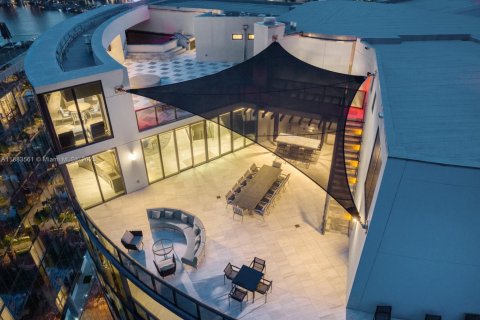 Кондоминиум с 4 спальнями в Санни-Айлс-Бич, Флорида № 1948591