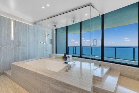 Купить кондоминиум в Санни-Айлс-Бич, Флорида 4 спальни, 888.15м2, № 1948591 - фото 13