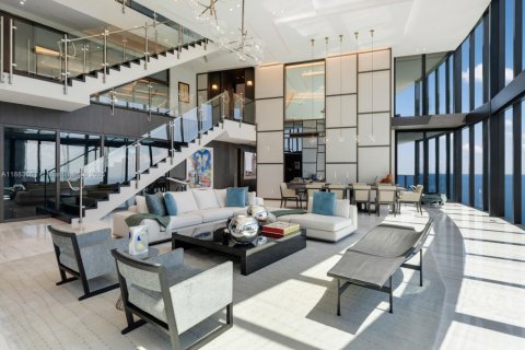 Купить кондоминиум в Санни-Айлс-Бич, Флорида 4 спальни, 888.15м2, № 1948591 - фото 2