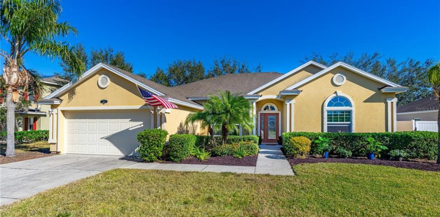 House in New Smyrna Beach, Florida 4 bedrooms, 207.26 sq.m. № 1785394