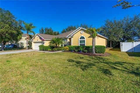 House in New Smyrna Beach, Florida 4 bedrooms, 207.26 sq.m. № 1785394 - photo 2