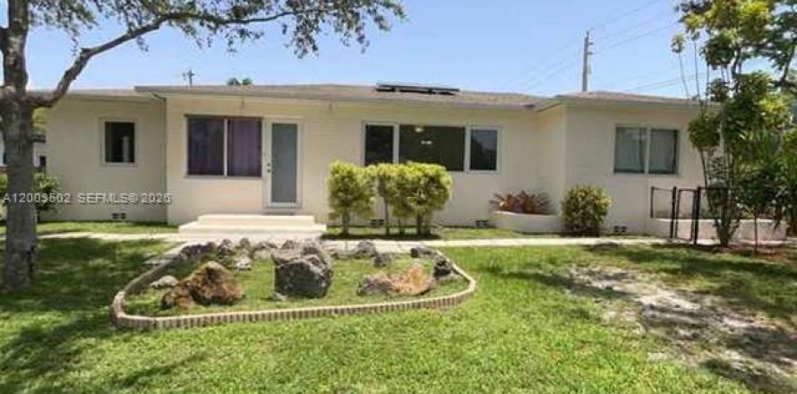 Дом в Майами, Флорида 4 спальни, 201.97м2 № 2068137