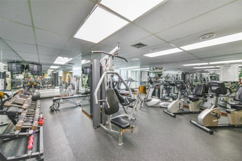 Condo in Hallandale Beach, Florida, 1 bedroom  № 2422038 - photo 26