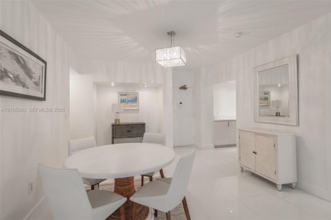 Condo in Hallandale Beach, Florida, 1 bedroom  № 2422038 - photo 13