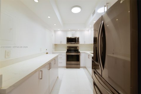 Condo in Hallandale Beach, Florida, 1 bedroom  № 2422038 - photo 15