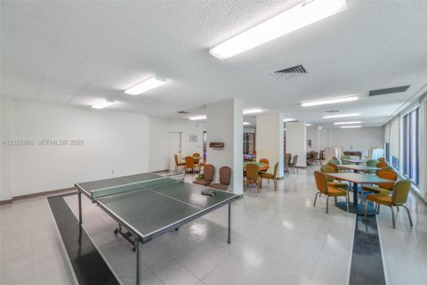 Condo in Hallandale Beach, Florida, 1 bedroom  № 2422038 - photo 27