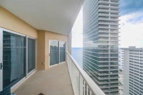 Condo in Hallandale Beach, Florida, 1 bedroom № 2422038