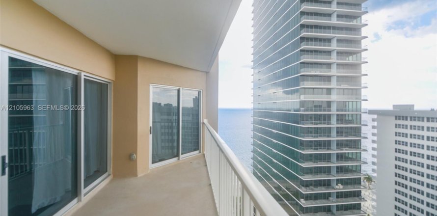 Condo in Hallandale Beach, Florida, 1 bedroom  № 2422038