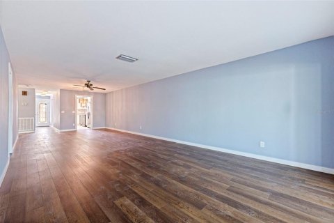 Condo in Saint Petersburg, Florida, 2 bedrooms № 2231728 - photo 15