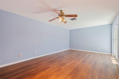 Condo in Saint Petersburg, Florida, 2 bedrooms № 2231728 - photo 26