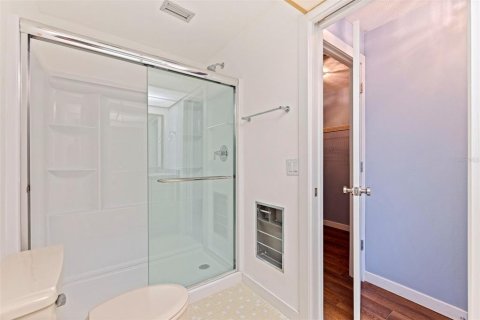 Condo in Saint Petersburg, Florida, 2 bedrooms № 2231728 - photo 23