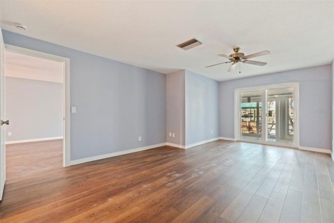 Condo in Saint Petersburg, Florida, 2 bedrooms № 2231728 - photo 16