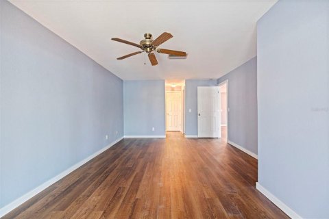 Condo in Saint Petersburg, Florida, 2 bedrooms № 2231728 - photo 18