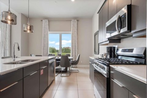 Condo in Four Corners, Florida, 5 bedrooms № 2384198 - photo 16