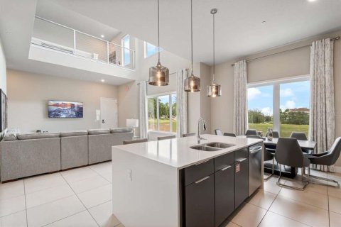 Condo in Four Corners, Florida, 5 bedrooms № 2384198 - photo 15