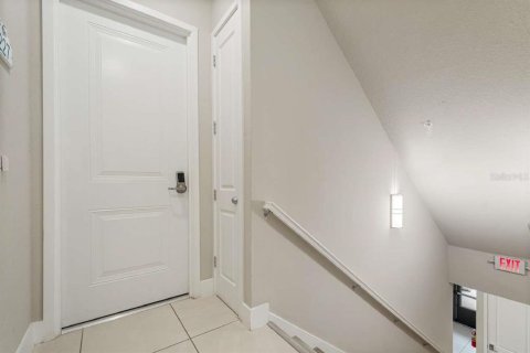 Condo in Four Corners, Florida, 5 bedrooms № 2384198 - photo 3