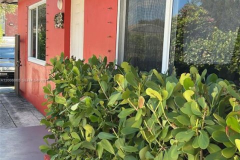 Casa en venta en Hollywood, Florida, 6 dormitorios, 422.15 m2 № 2071130 - foto 4