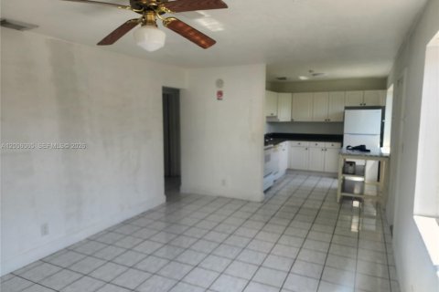 Casa en venta en Hollywood, Florida, 6 dormitorios, 422.15 m2 № 2071130 - foto 5